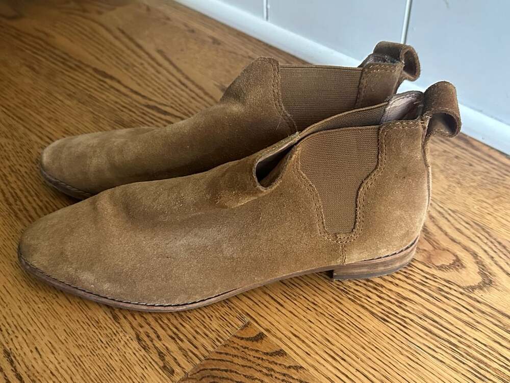 Madewell Suede Caramel Chelsea Boots - Size 7.5